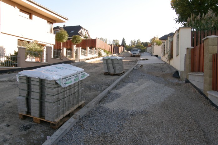 Budování chodníků (10.10.2010)