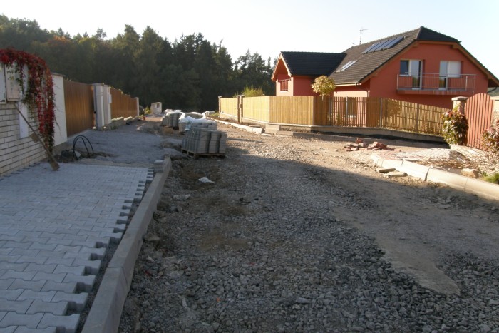 Budování chodníků (10.10.2010)