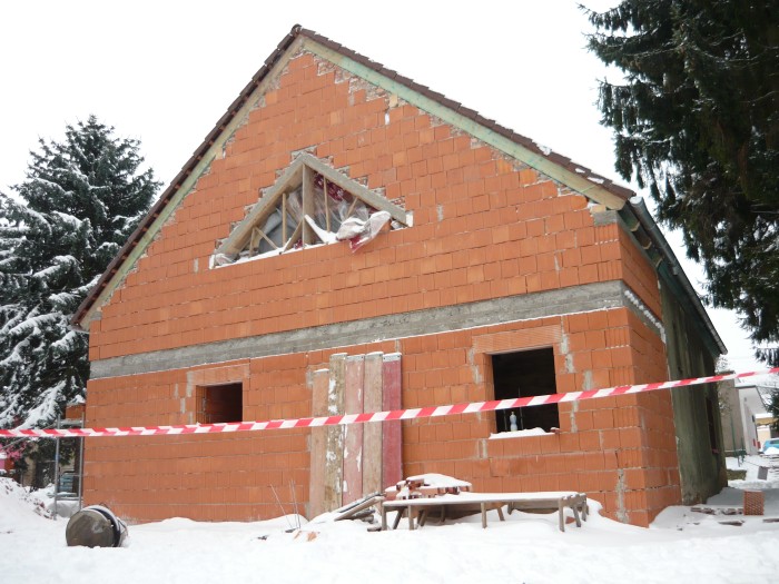 Hrubá stavba konečně pod střechou (4. prosince 2010)